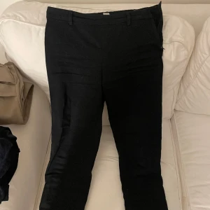 Slacks - Slacks från H&M, storlek 38. Dragkedja sitter på sidan 