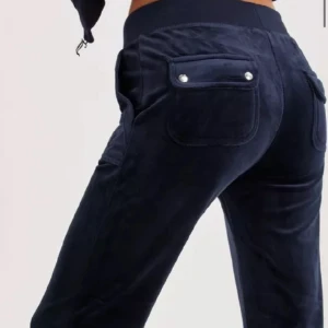 Juicy couture - Säljer mina juicy byxor i storlek Xl Använd några gånger men inga defekter 