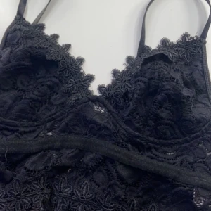 Spetslinne - Fint spetslinne aldirg använt