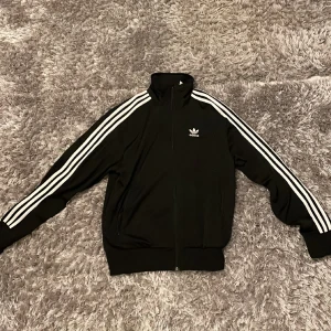 Adidas kofta - Helt ny adidas kofta (utanprislapp)