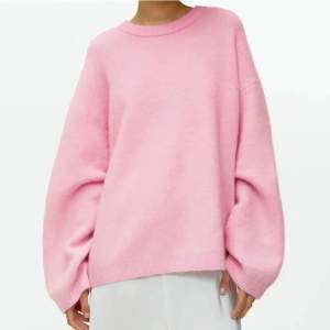 Baby rosa stickad tröja använd fåtal gånger i fint skick 💗i storlek xl men passar mig som är s/m