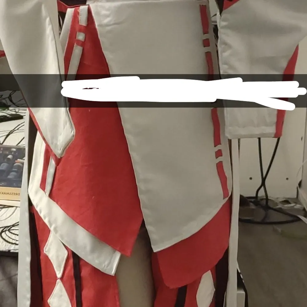 Handmade yae miko cosplay ganska väl gjord peruken är stylad fast inte rörd på 7 månader kan restylea åt dig, köparen står för frakt och den är använd 4 gånger. Går att köpa utan peruk då kostar den 400kr och peruk separat är 200kr.. Övrigt.