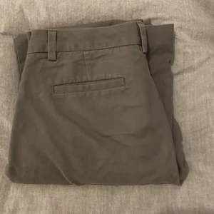 Vintage Banana Republic Kostymbyxor S - Passar dig som är mellan 150-170. Byxorna är midwaist-lowwaist och har lite flare, är inte tajta. 