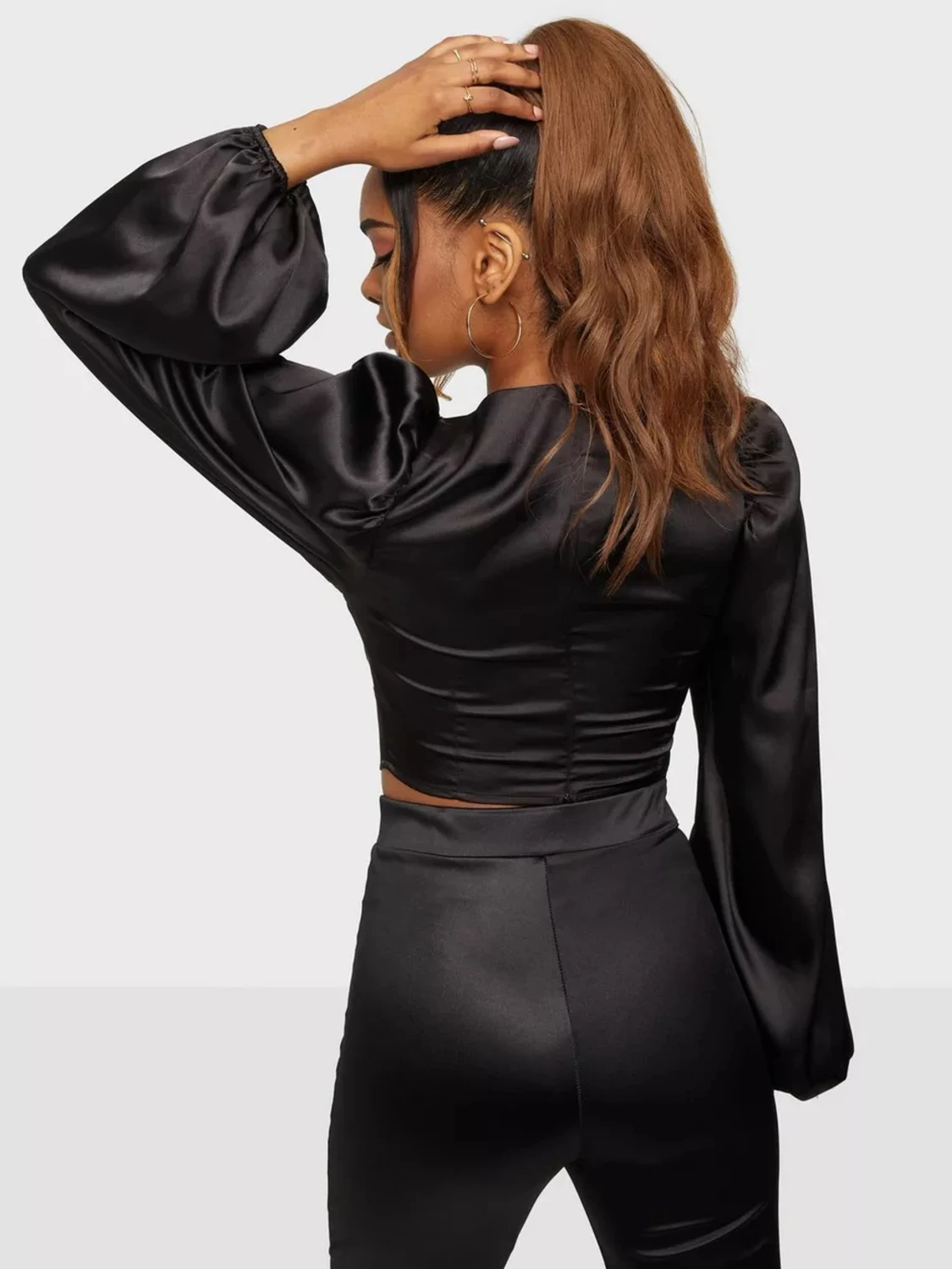 Ny festtopp i satin - 90