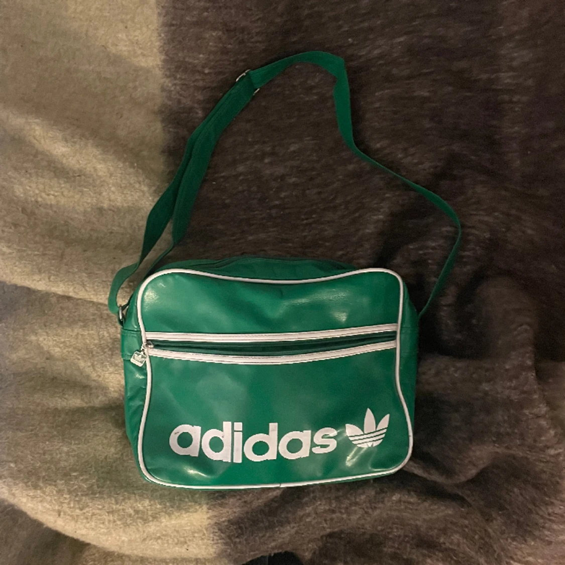 Adidas väska  - 90