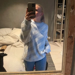 stickad tröja  - blåvit randig tröja från NaKd, supermysig🩵storlek S men oversized!