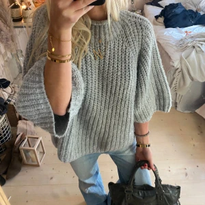 Stickad tröja  - SUPER snygg, trekvartsärmad!!