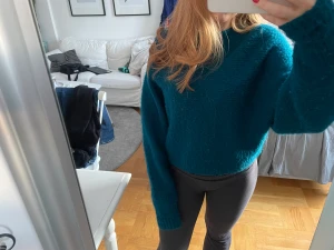 Stickad tröja  - Jättehärlig stickad tröja, så fin färg💓kommer aldrig till användning. Den är använd några gånger, pris kan diskuteras😊
