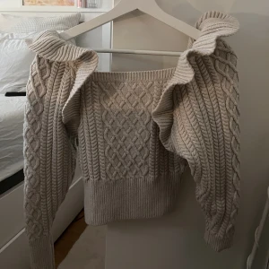 Stickad tröja - Stickad tröja från hm storlek xs/s. Bra skick 150kr