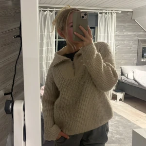 Tjocktröja - Mysig tjocktröja! Köpt från Vero Moda för 400kr, nästan aldrig använd. Mitt pris 100+frakt 