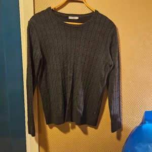 J.lindeberg - Fin stickad tröja ifrån J.lindeberg. knappt använd och väl vårdad. 200 kr + frakt