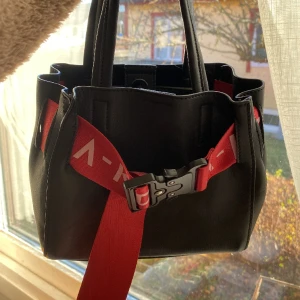 Väska  - Söt väska från NAKD