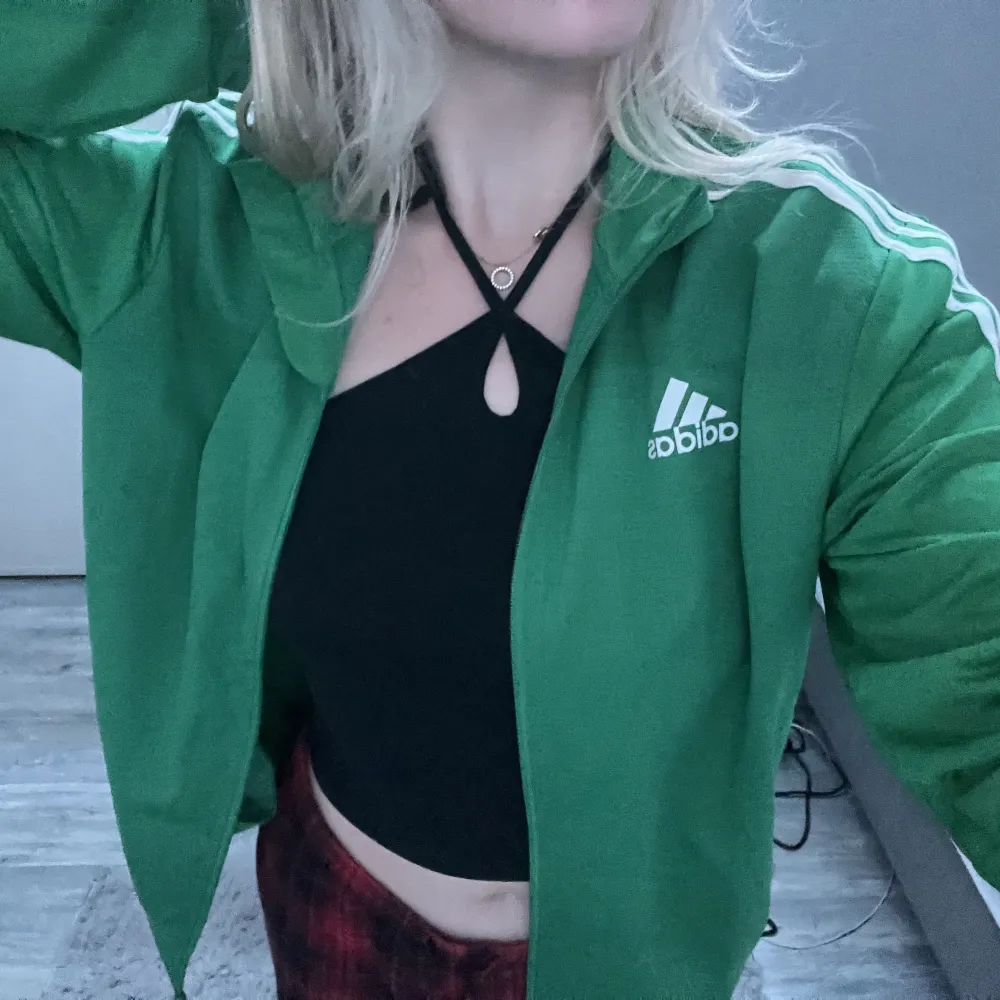 (aldrig använd!) grön tröja/fleece från adidas i strl L!!. Hoodies.