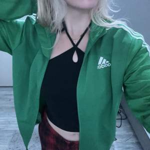 (aldrig använd!) grön tröja/fleece från adidas i strl L!!