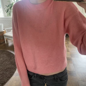 Hm tröja  - Säljer denna as gulliga tröja som är bra till hösten. Inga tecken på användning. Den är i storlek m men funkar även som s.