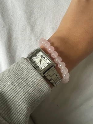 Pärlarmband  - Fina armband som jag köpt men knappt använt. Du får båda för 60kr💓💓