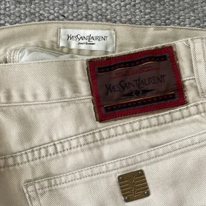 Ysl jeans  - Ysl vintage jeans i bra skick! Size 34/32 ungefär! 