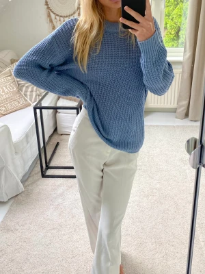 Stickad blå tröja - Jättemysig och fin stickad tröja💙💙 Perfekt nu till hösten! 