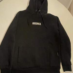 Hoodrich hoodie som aldrig är andvänd då den inte passar mig och jag lyckades inte lämna tillbaka den i tid