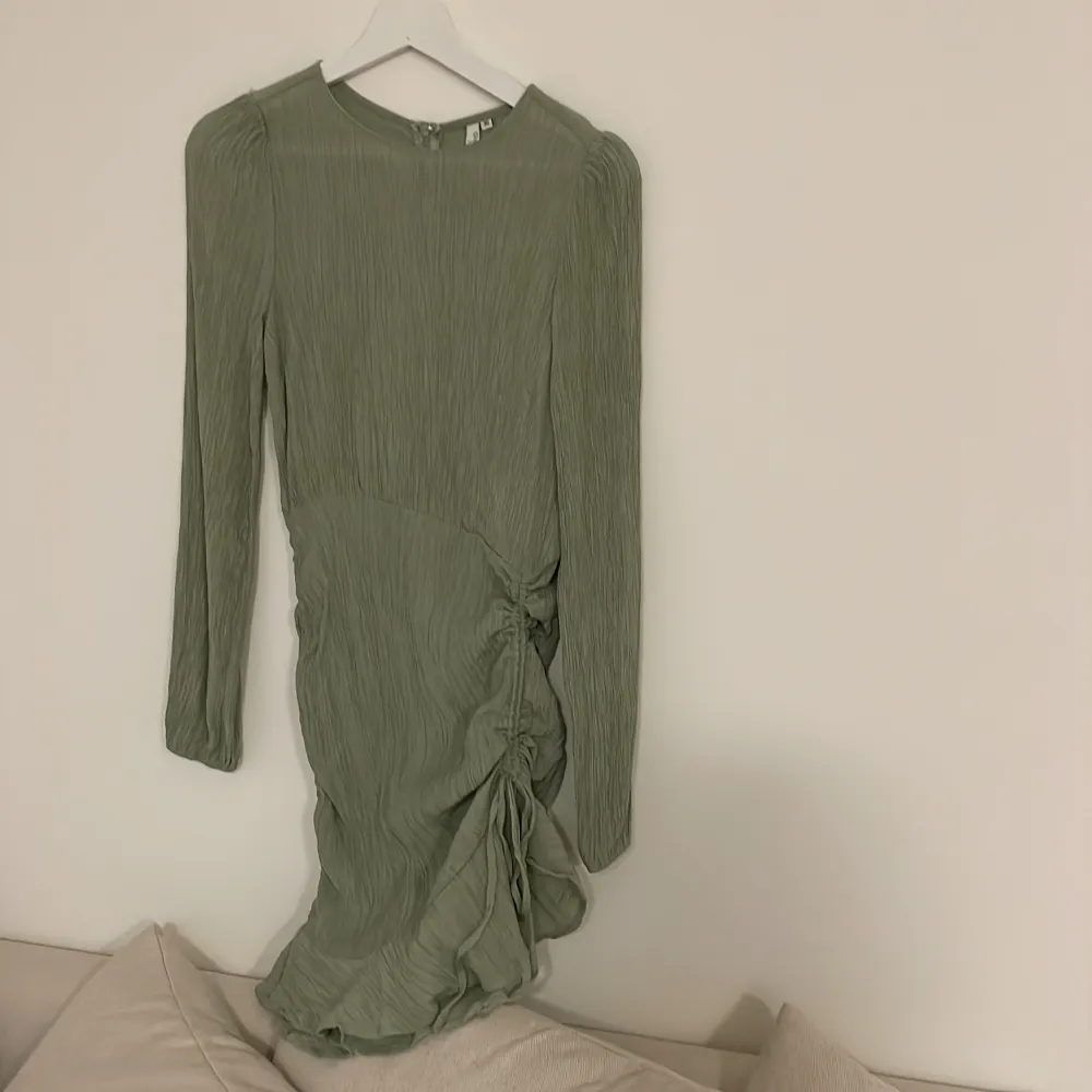 En grön klänning från Nelly💚. Klänningar.