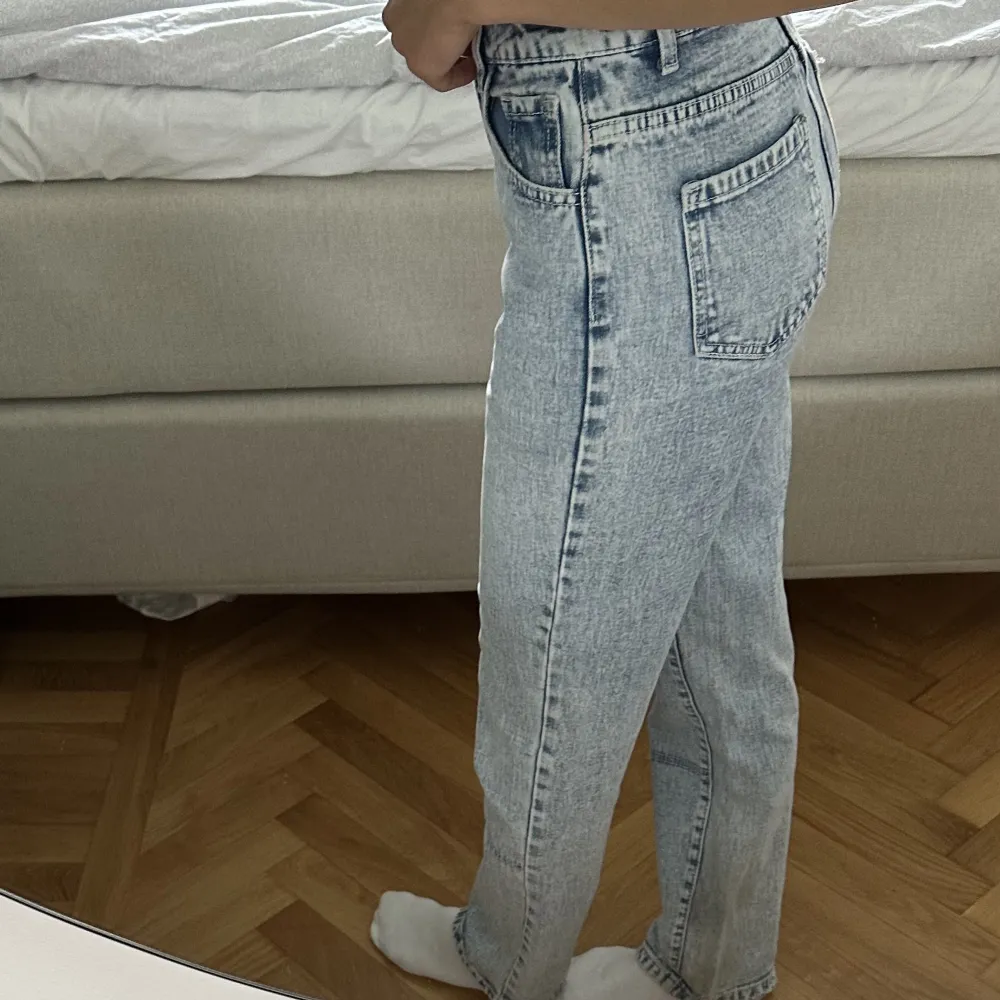 Raka jeans i storlek XS/34 (jag är 168cm)! Säljer för 100kr✨. Jeans & Byxor.
