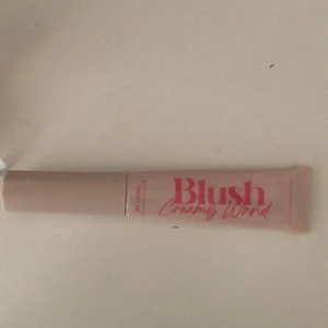 Creamy wand blush - Säljer detta blush från makeupmekka. Denna ska vara en dupe på Charlotte tillburlys blush. Aldrig använt endast testat på min arm och märkte att den var lik min andra blush. 