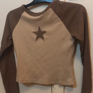 Stjärn tröja  - Stjärn tröja i jätte bra skick använd ca 1 gång om du har mer frågar skriv till mig! 