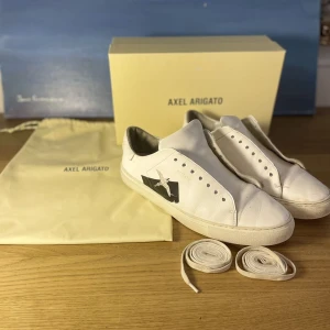 Arigato Clean 90 Bird Tape - Säljer nu mina gamla Arigato skor, dem är lite slitna på vissa ställen men annnars riktigt schyssta, Hör av er om ni har några funderingar.