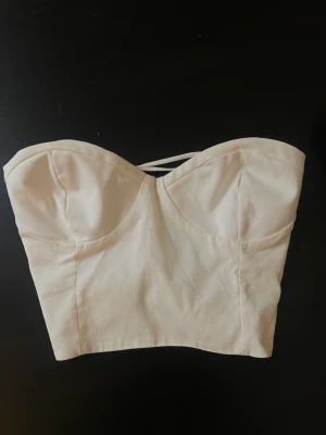 Korsett topp Zara - Storlek L men passar S-L om man har större byst. Den är för stor för mig..🫠