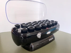 Babyliss värmespolar, 20-pack - BABYLISS RS035E Sammetsklädda keramiska värmespolar 20-pack. Jag provade dem en gång förra sommaren, men vill ha lite större lockar. Kolla här för att se när de används; https://youtu.be/m5z01sr8kWM