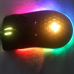 Jättefin gaming mus med LED-ljus,  nästan oanvänd och fungerar fantastiskt.