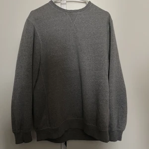 Sweatshirt - Basic tröja, helt okej skick 