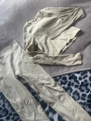 Ribbat sett - SÅ SKÖNT SETT