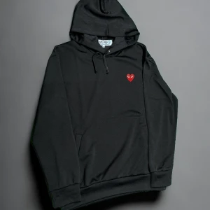 CDG Play - Hoodie - Nypris: 2195 kr  I  Mitt pris: 1195  Frakt ingår 