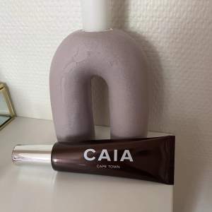 Caia Cosmetics liquid bronzer i färgen Cape Town. Full produkt kvar
