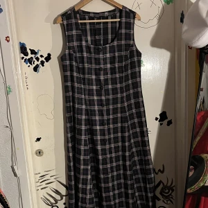 Handsydd maxidress  - Köpt secondhand 🖤