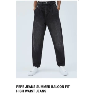 High waist jeans  - Byxorna är oanvända, dom var för små för mig. Waist size: 25 Length: Regular