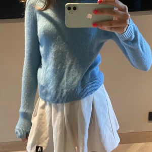 Kashmir tröja - Säljer den här kashmir tröjan från  from future, i storlek xs💕