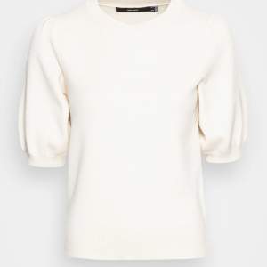 Supernsygg tröja från Vera Moda som är slutsåld💘kommer inte till användning därför säljer jag