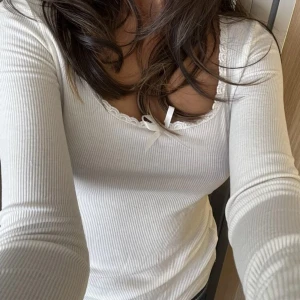 Tröja - BUD ÄR BINDANDE; buda ej om du inte har pengar! (Lånade bilder från recension på shein) tröja strl XS men passar även S o M (stretchig)