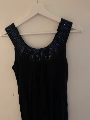 Klänning / topp  - Jättefin klänning / topp beroende på hur man vill att den ska sitta!   Annonsen ligger även ute på tradera 