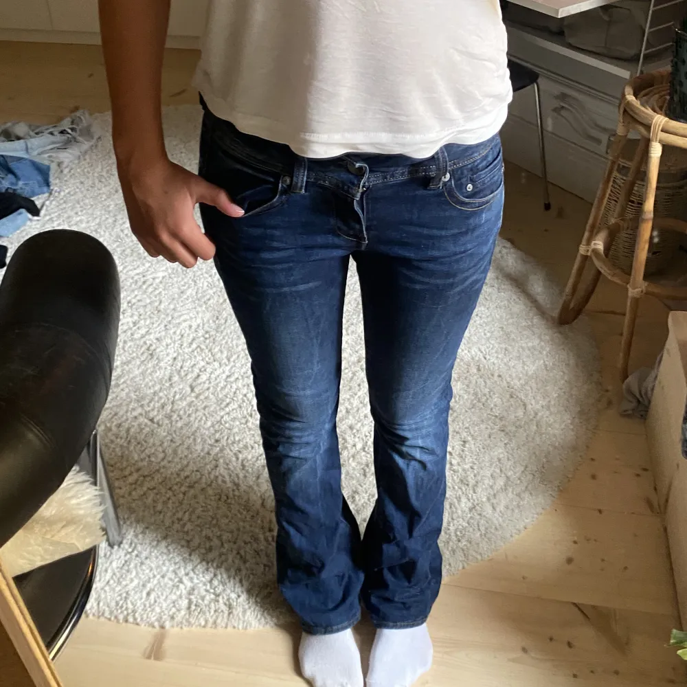 Super snygga lågmidjade jeans från raw💞💞storlek 28/32, midjemått: 38. Jeans & Byxor.