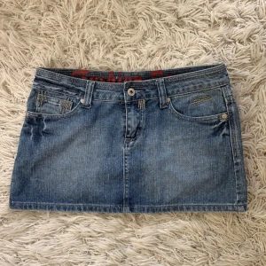 Kort Jeanskjol - Super fin kort jeanskjol, storlek S. Köparen står för frakt!!💕💕