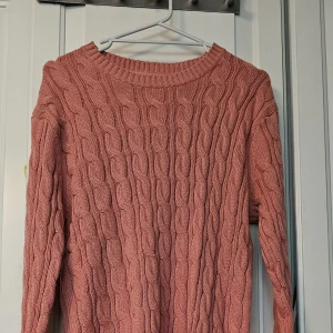 Tröja - Aldrig använd. Prislapp sitter kvar. Köpt på Lager 157. Nypris 150 kr. Pris nu 100 kr