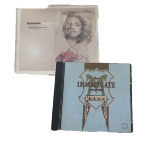 Madonna cd - Ena cdn är en best of madonna cd och den andra är en singel med 4 olika versioner av american pie. Båda är repfria men tyvärr inte testade då jag inte har något att spela de på. Båda för 50kr, köp gärna med köp direkt!