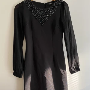 Kort klänning  - 400kr. Storlek S. Inte använd mer än tre gånger. 