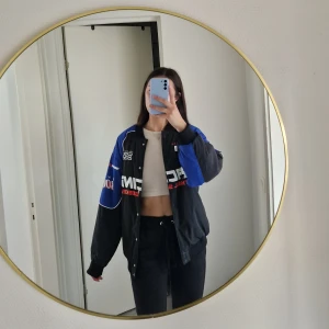 Jacka - Jacka från H&M. Säljer pga aldrig använd tyvärr