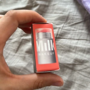 MILK blush  - Oanvänt, fick i present men fel färg 