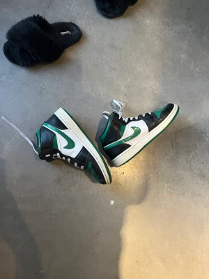 Jordans - Storlek 37,5 sparsamt användna