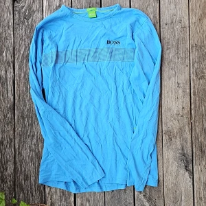 Långärmad T-shirt  - Ljusblå hugo boss 